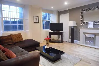 Image de Appartement Finnieston attrayant avec parking, près de Hydro