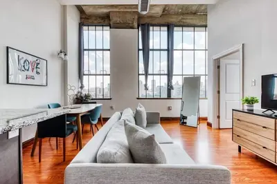 Image de Penthouse 2 chambres avec vue sur la ville et parking à prix réduit