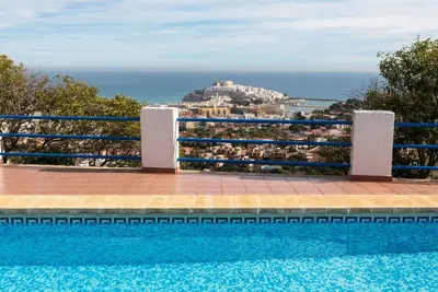 Confortable appartement avec Wifi, climatisation, piscine, Tv, terrasse, animaux admis et parking