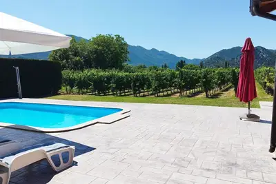 Image de Joli appartement pour 8 personnes avec Wifi, piscine privée, climatisation, Tv, terrasse et parking