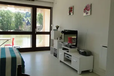 Image de Studio tout confort avec vue sur étang et Chateau