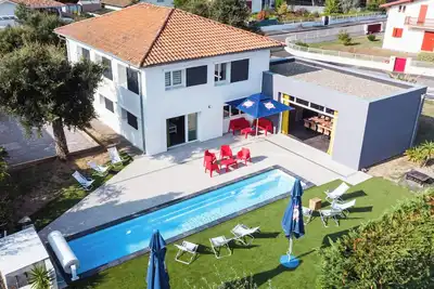 Image de Lavilla2laplage: commerces, plage à pied, 7 chambres, entre Biarritz et Hossegor