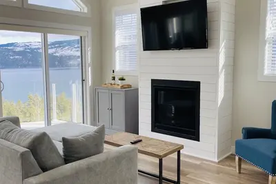 Image de Cottage tout neuf avec vue imprenable sur le lac - LaCasa Resort