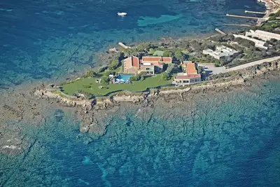 Image de Splendide Villa pieds dans l'eau dans un endroit spectaculaire en bord de mer