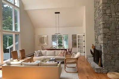 Image de \"The Boulders\" - Une maison de cinq chambres Watch Hill
