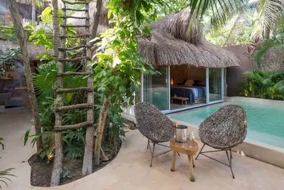 Image de Villa en bord de mer dans la jungle avec piscine privée