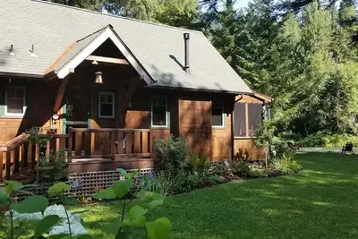 Image de Log Cabin Inn McKenzie Riverfront Cabin, nouvellement construit