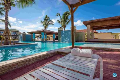 Image de La plage New Pearl Condo Eagle en 5 minutes à pied - endroit super calme