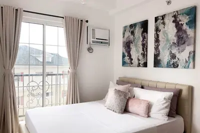 Image de Nouveau 1br sécurisé avec balcon et Netflix dans la ville!