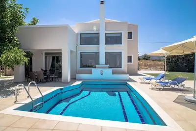 Image de Villa élégante et luxueuse dans un environnement paisible