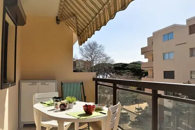 Image de Appartement climatisé avec balcon et parking privatif, à 100m de la plage - Le Lavandou