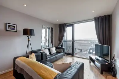 Près de Hydro / Secc: Modern Riverside Apt avec parking