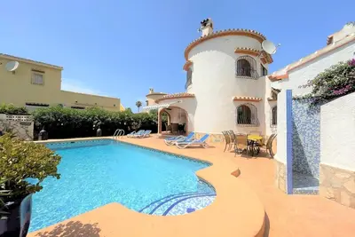 Image de T-0819, Villa Sueños, belle villa bien entretenue avec jardin