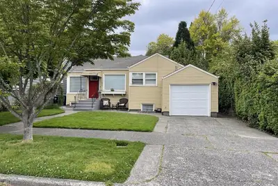 Image de Ensoleillé, Accueil Pour Les Familles à Ballard Avec Cour Privée Et À Proximité Du Parc