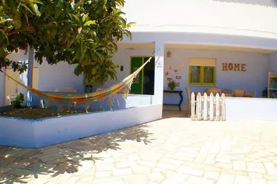 Image de Maison de ferme sur une ferme durable avec des animaux