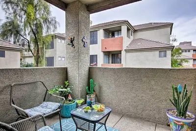 Image de Nouveau! Condo chic avec piscine ~ 3 Mi au centre-ville de Phoenix!