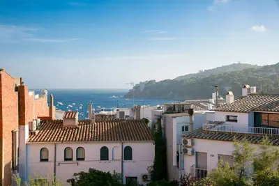 Image de Bel appartement, à 100 m de la plage, avec une grande terrasse et vue sur mer