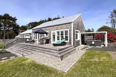 Superbe chalet de plage avec vue sur l'océan, grande cour fermée, accès à la plage à proximité