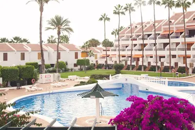 Image de 2 min Walk to Beach - Private Solarium Bungalow