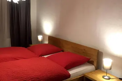 Image de \"Altes Haus\" au Kurpark dans les montagnes