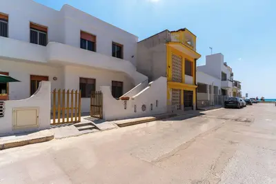 Image de Close to the beach with courtyard - Apartment Lapillo