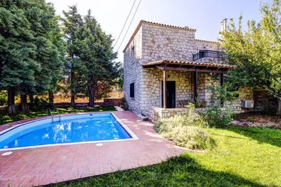 Image de Villa traditionnelle de deux chambres avec piscine privée