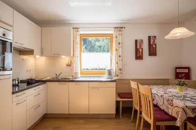 Image de Appartement \"Alpenrose - Mesnerhof\" avec vue sur les montagnes, Wi-Fi, terrasse et jardin