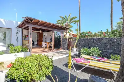 Maison de vacances \"Bungalow Playa Bastián\" avec Wi-Fi, jardin, terrasse et piscine