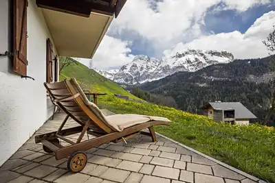 Image de Appartement idyllique \"Confolia 3\" avec vue sur les montagnes, jardin et Wi-Fi