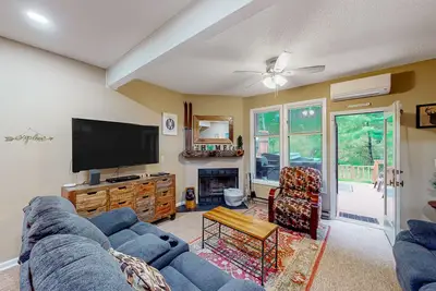 Image de Nouvelle liste! Maison de ville ski-in / ski-out familial avec cheminée.