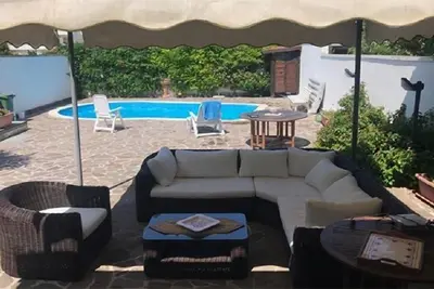 Image de Maison de vacances \"Villa con piscina per 4 posti - Pt54\" avec piscine et jardin