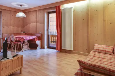 Image de Appartement rustique Casa March 1 avec Wi-Fi, balcon, vue sur les montagnes et le jardin.