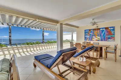 Image de 14 Playa Lechi Penthouse - Penthouse de vacances en bord de mer, 3 chambres et piscine