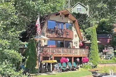 Image de Bolton/Northwest Bay Lakefront Home With Private Beach