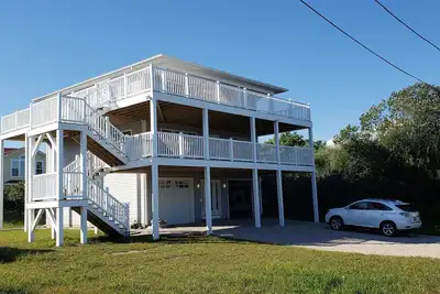 Image de Summer Breeze Ii   Ocean Views, walk to beach, spectacular decks, elevator.