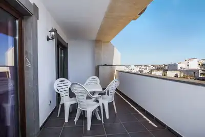 Appartement confortable \"Apartamento Callao 11\" avec Wi-Fi, terrasse et piscine partagée