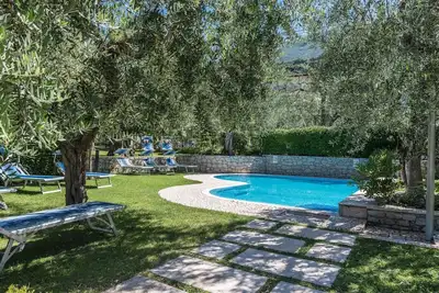 Image de Appartement de vacances \"Casa Stefi N2\" près du lac de Garde avec Wi-Fi, balcon, jardin et piscine