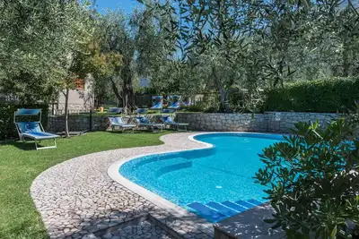 Image de Appartement de vacances \"Casa Stefi N1\" près du lac de Garde avec balcon, jardin et piscine