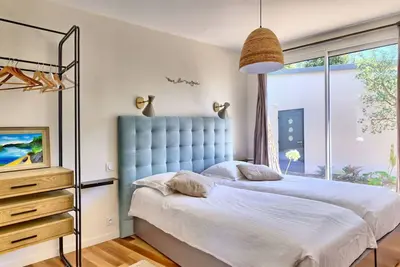Image de Belle maison de vacances pour 6 personnes avec Wifi, piscine privée, Tv, terrasse et parking
