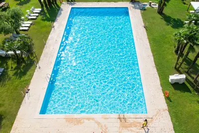 Image de Confortable appartement pour 5 personnes avec piscine, Wifi, Tv, balcon et parking