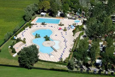Image de Magnifique maison de vacances privée avec piscine, climatisation, Wifi, terrasse et parking