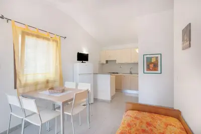 Cosy Apartment “I Tigli 1” in Town Centre with Terrace & Garden; Parking Available