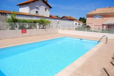Image de Dans résidence avec piscine proche de la plage