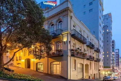 Image de Spacieux appartement calme de style loft à New York