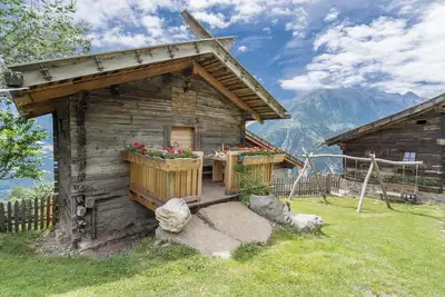 Image de Charmant appartement Kornkammer Lodge avec vue sur les montagnes, Wi-Fi et jardin.