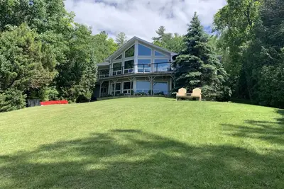 Image de Domaine de Vérone sur le lac Rice avec vue