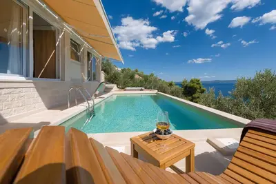 Image de Villa Lucie Summer House - Villa 3 chambres - Sauna - Jacuzzi - Superbes vues sur la mer