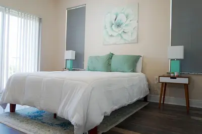 Image de ♥ ️ Spacieux 1 Br W / Vues Sur La Plage ♥ ️ | Sleeps 4 W / W + D