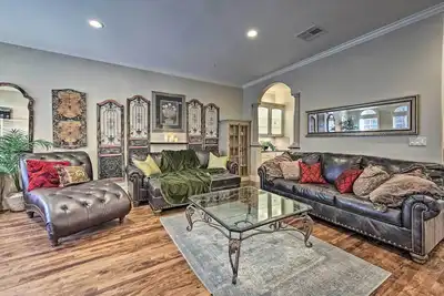 Image de Nouveau! Lavish Austin Hideaway 1 Mi à Dwtn + Sixth St!