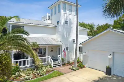 Image de 4 Br, 3 Ba, 9 personnes, terrasse avec vue sur le golfe, étapes d'accès à la plage!